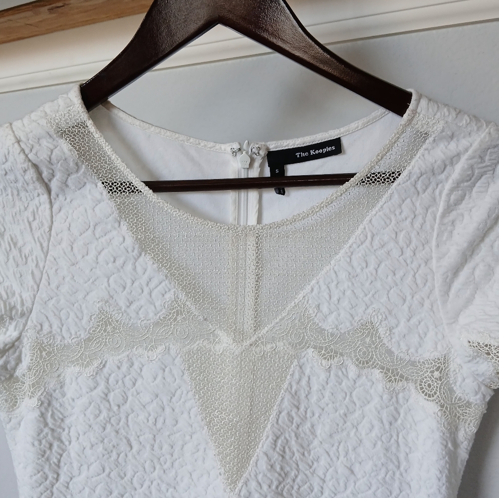 The Kooples Leo Crinkled Lace dress in white. Size S - Picture 3 of 4